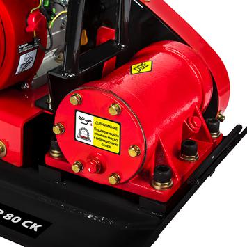 Виброплита DDE VP 80 СK (6,5 л.с., плита 580×420 мм, до 420 кв. м/час, 80 кг, гл. упл. 30 см, колеса)