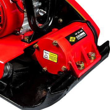 Виброплита DDE VP 90 HK (дв. Honda, 5,5 л.с., плита 530×500 мм, до 660 кв. м/час, 91 кг, гл. упл. 30 см, колеса)